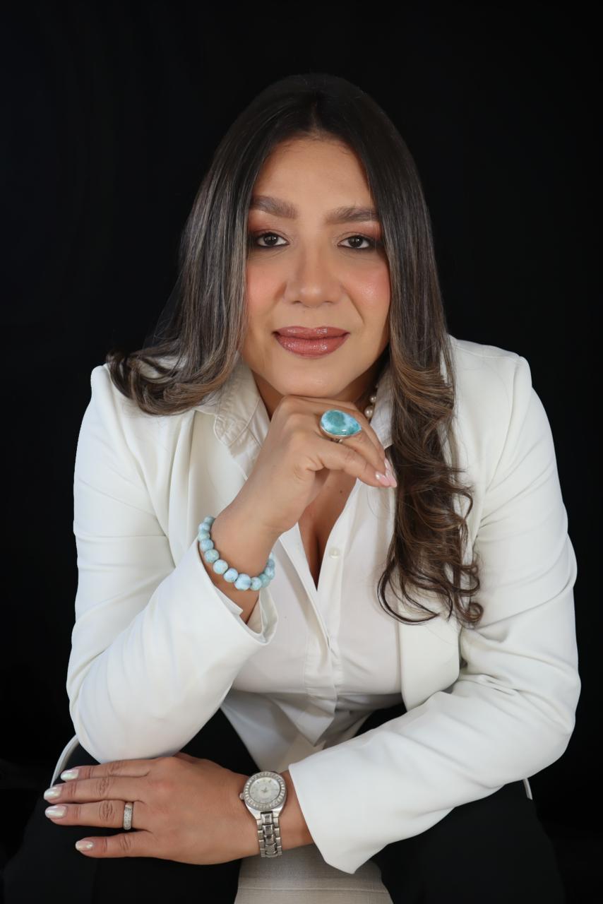Dra. Claudia León, Academia